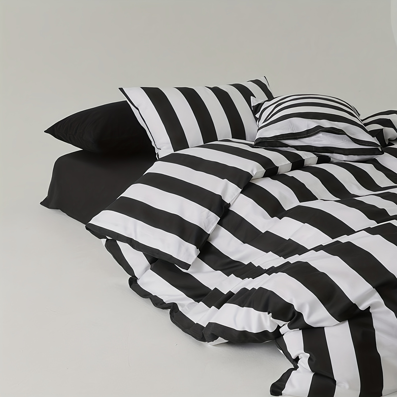 Siyah Beyaz Çizgili Minimalist - Duvet Insert White incelemesi ve fiyatı